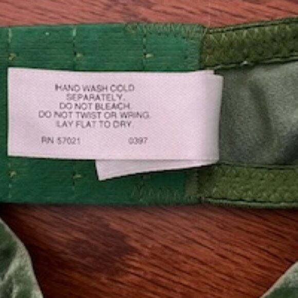 Victoria's Secret Vintage 1990's Velvet Bra - Picture 15 of 16